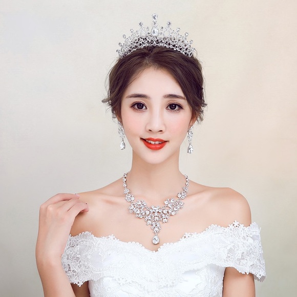 Bridal Crystal Rhinestone Necklace and Earring Set - Picture 3 of 9